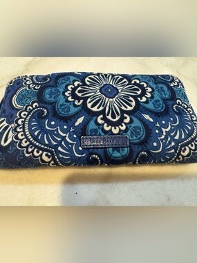 Vera Bradley Retired Blue Star Medallion Wallet